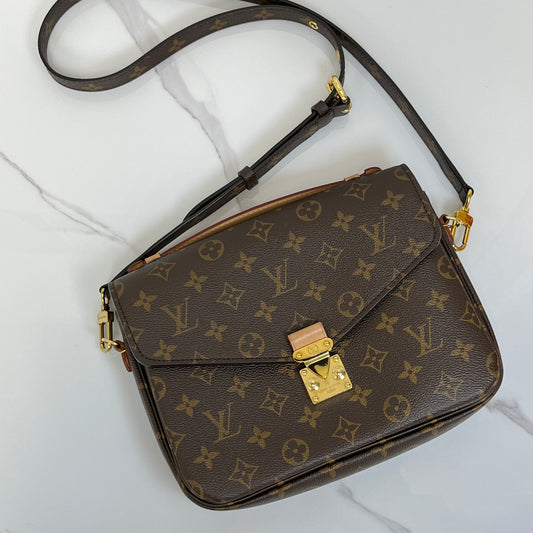 Louis Vuitton POCHETTE MÉTIS - Lafayette Consignment