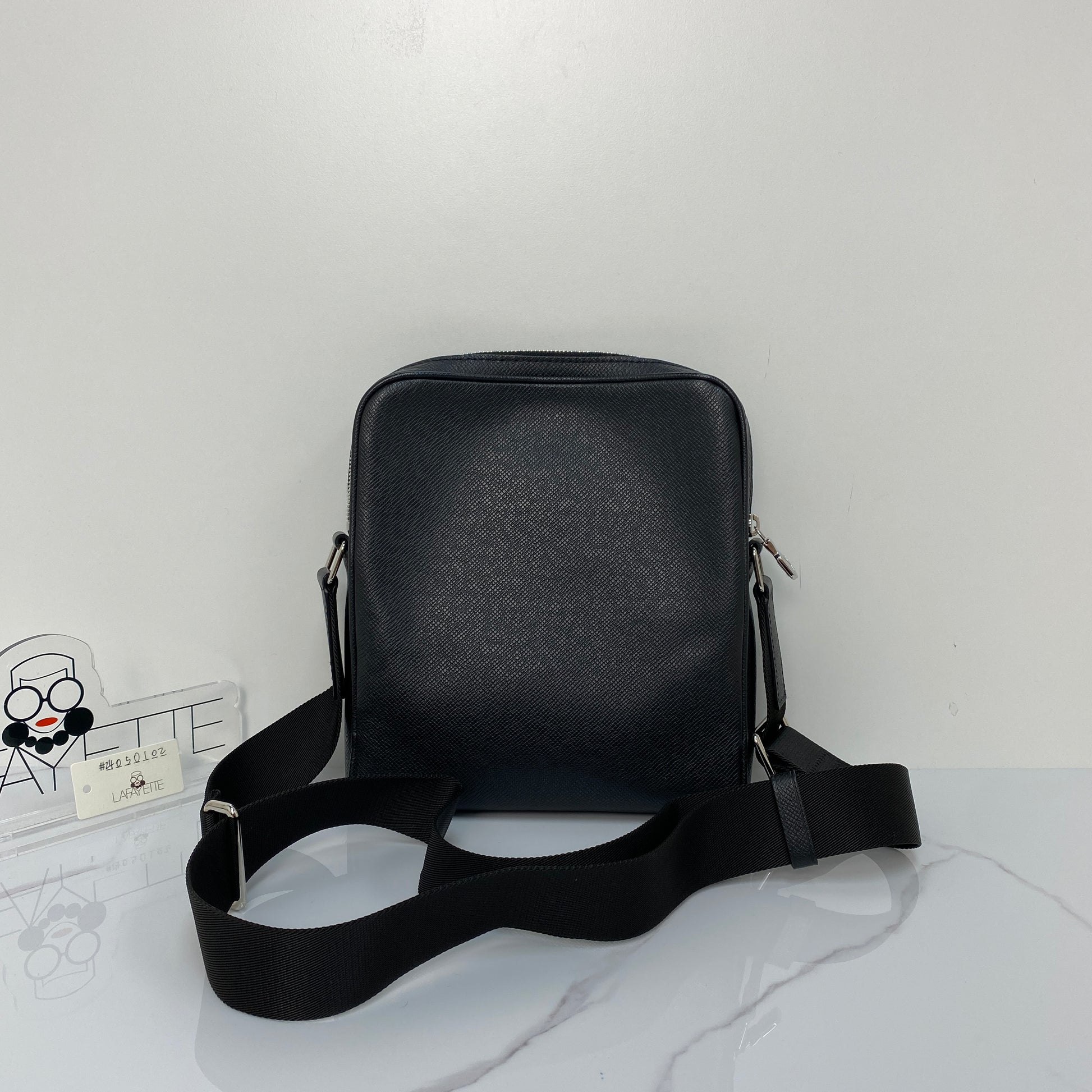 Louis Vuitton Taiga Alex Messenger BB - Lafayette Consignment