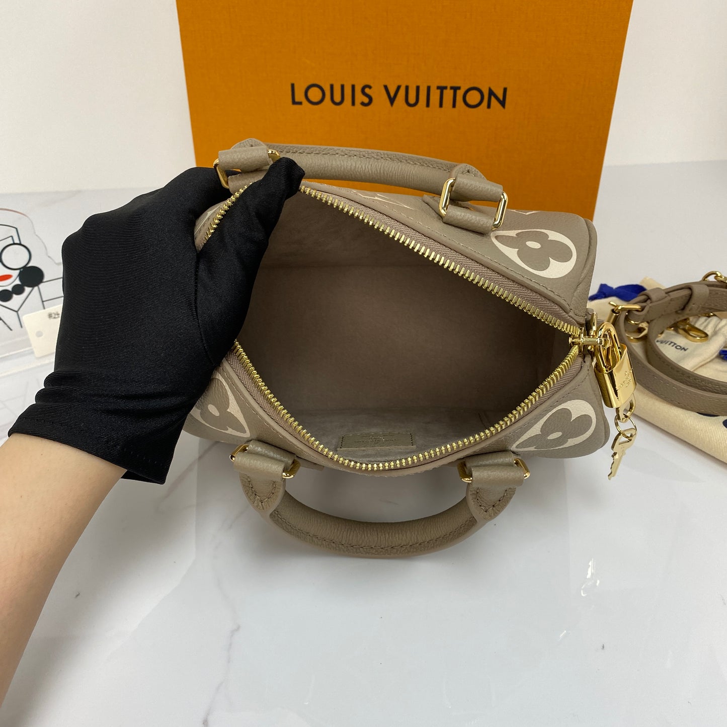 Louis Vuitton Speedy Bandouliere 20