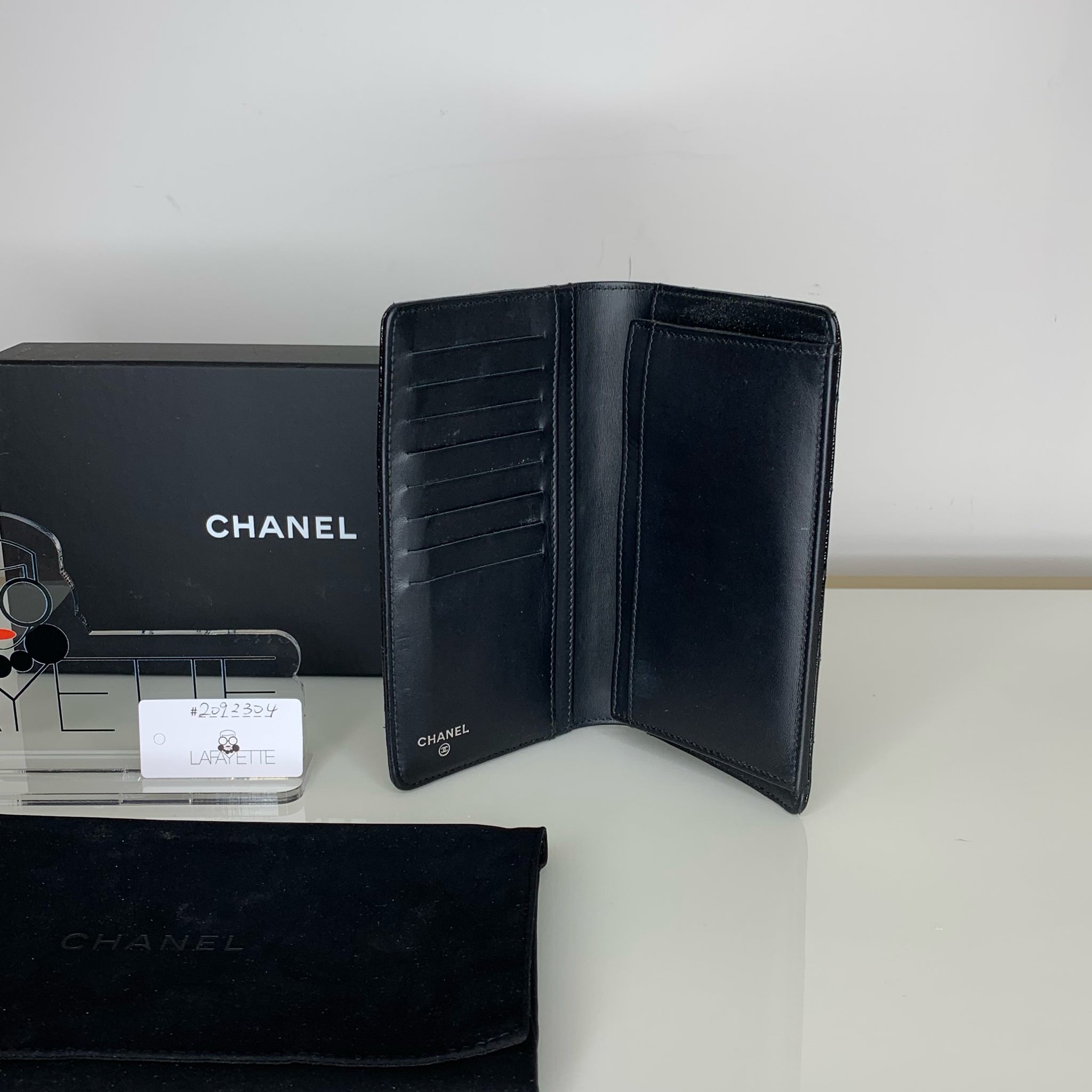 Patent leather wallet Chanel Black in Patent leather - 33169675